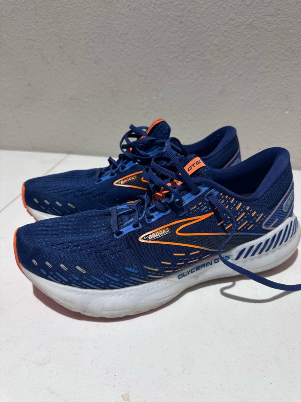 Brooks running sneaker Glycerin GTS 20 men’s 11 medium blue